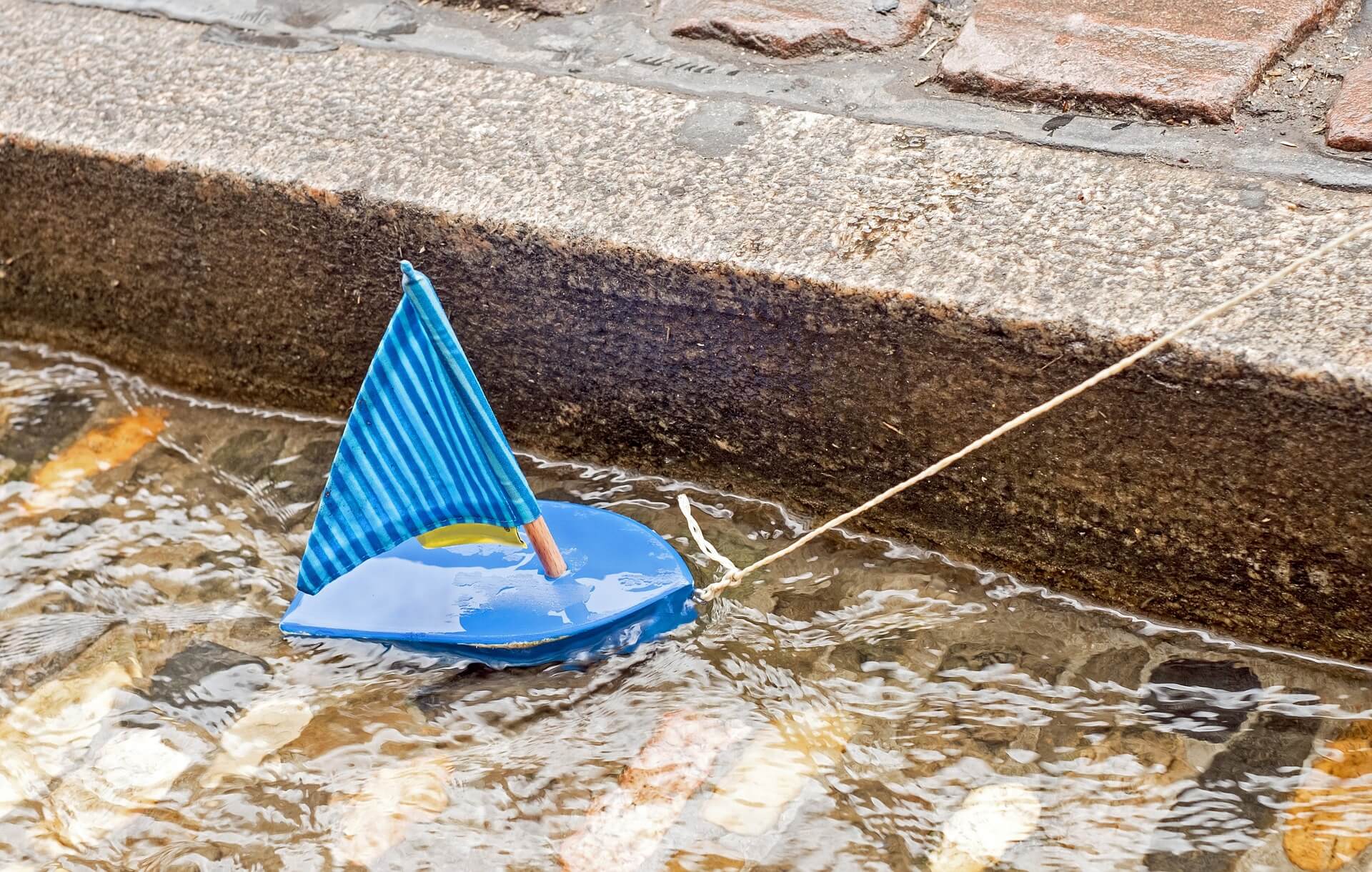 Geldanlage für Kinder: Das richtige Fahrwasser ist entscheidend! Fondssparen für Kinder, Geldanlage für Kinder, Familien-Vorsorge